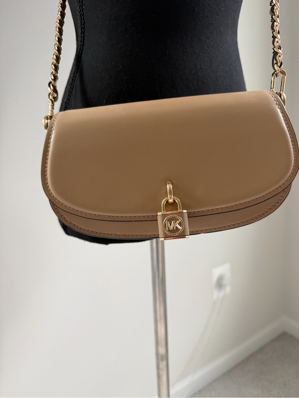 Michael Kors Mila Small Chain Crossbody Messenger Bag Beige Gold Like New